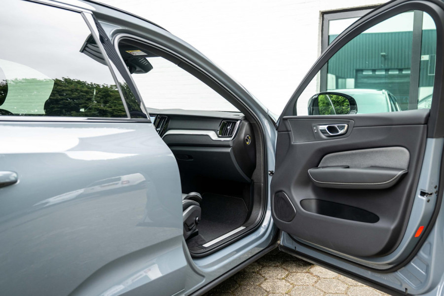 Volvo XC60 2.0 T6 AWD R-Design 398pk LONG RANGE Google Maps