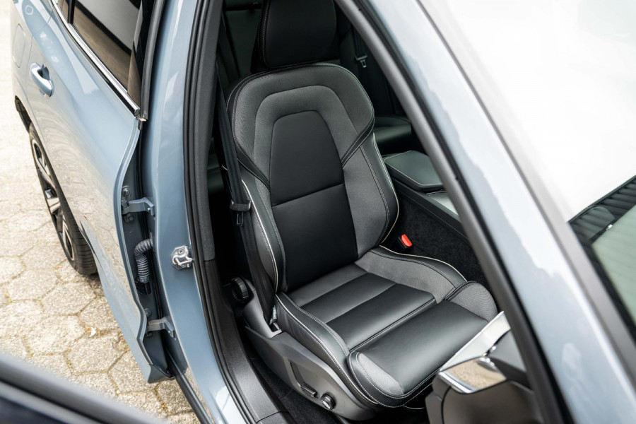 Volvo XC60 2.0 T6 AWD R-Design 398pk LONG RANGE Google Maps