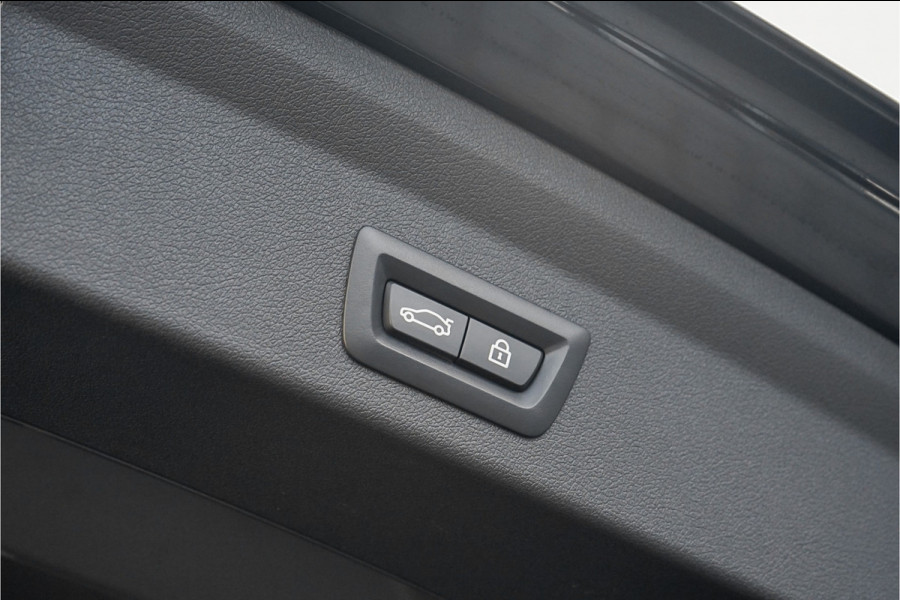 BMW 1-serie M135i xDrive High Ex Shadow Pano H/K Memory HUD Stuurverw