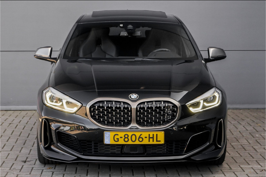 BMW 1-serie M135i xDrive High Ex Shadow Pano H/K Memory HUD Stuurverw