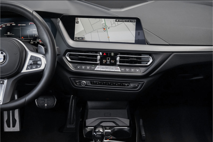 BMW 1-serie M135i xDrive High Ex Shadow Pano H/K Memory HUD Stuurverw