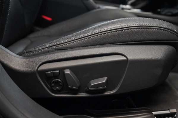 BMW 1-serie M135i xDrive High Ex Shadow Pano H/K Memory HUD Stuurverw