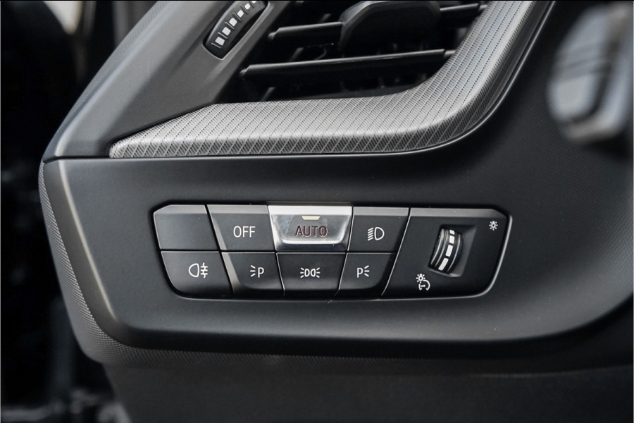 BMW 1-serie M135i xDrive High Ex Shadow Pano H/K Memory HUD Stuurverw