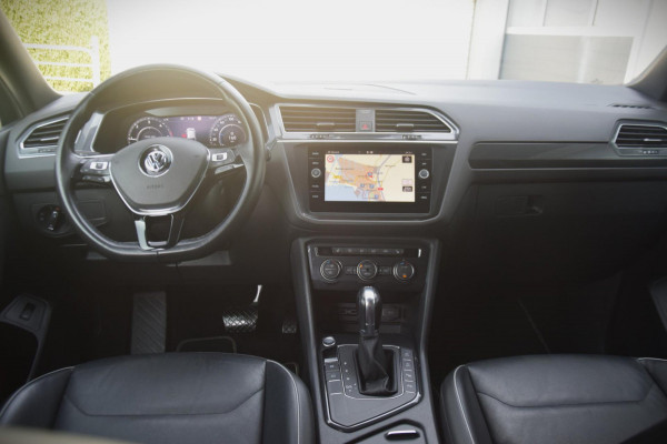 Volkswagen Tiguan Allspace 2.0 TDI Highline Business R PANORAMADAK/TREKHAAK/LEER PAKKET