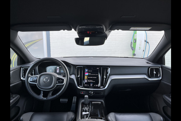 Volvo V60 2.0 T6 Recharge AWD R-Design | Apple carplay | Cruise control | Zwenkbare trekhaak | Memory |