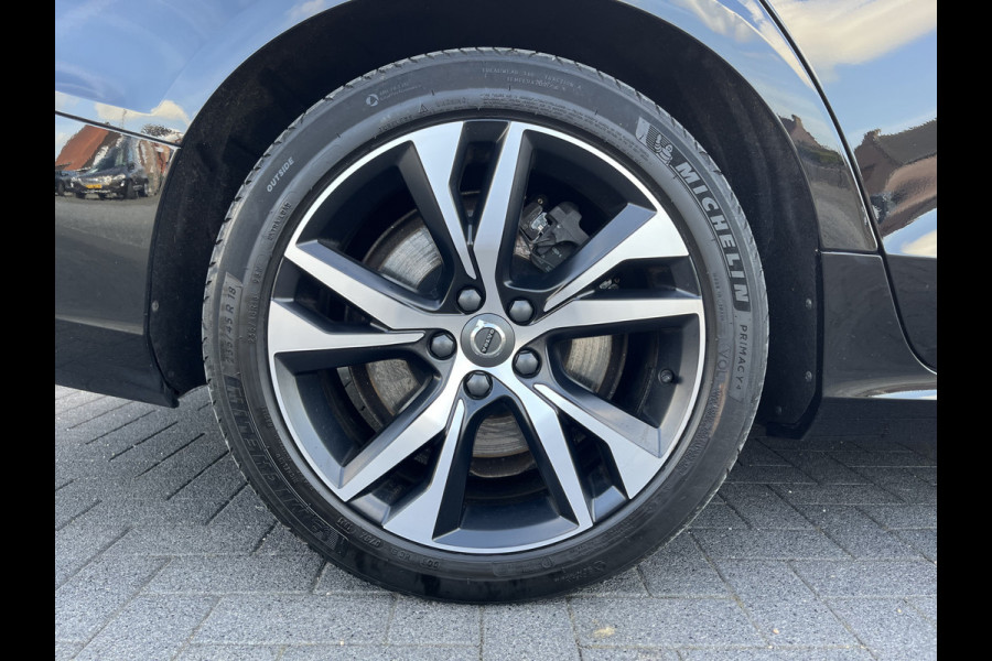 Volvo V60 2.0 T6 Recharge AWD R-Design | Apple carplay | Cruise control | Zwenkbare trekhaak | Memory |