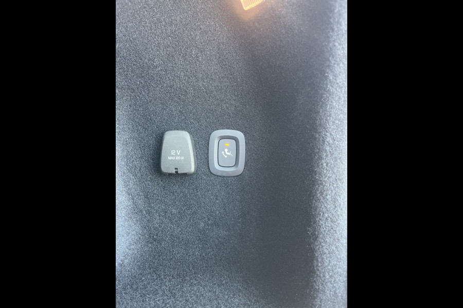 Volvo V60 2.0 T6 Recharge AWD R-Design | Apple carplay | Cruise control | Zwenkbare trekhaak | Memory |