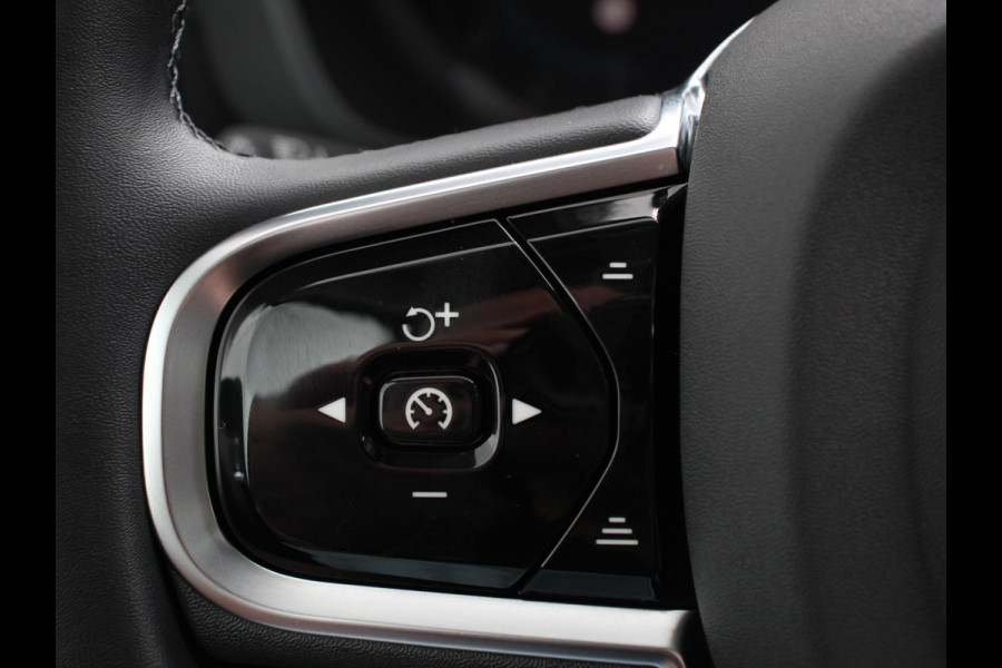 Volvo XC60 2.0 T6 Plug-in hybrid AWD Ultimate Dark | Bowers &Wilkins Premium Sound system | Navigatie Google | Paonarama dak | Camera | Extra Getint glas | Stoelen met massage functie