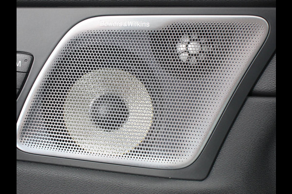 Volvo XC60 2.0 T6 Plug-in hybrid AWD Ultimate Dark | Bowers &Wilkins Premium Sound system | Navigatie Google | Paonarama dak | Camera | Extra Getint glas | Stoelen met massage functie