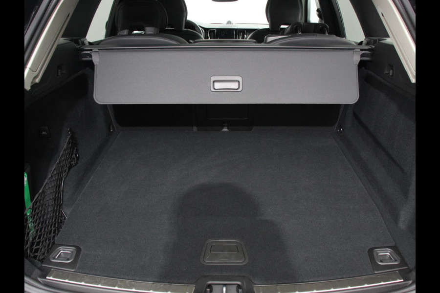 Volvo XC60 2.0 T6 Plug-in hybrid AWD Ultimate Dark | Bowers &Wilkins Premium Sound system | Navigatie Google | Paonarama dak | Camera | Extra Getint glas | Stoelen met massage functie