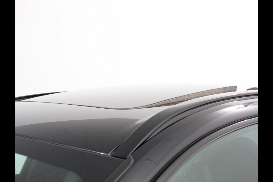 Volvo XC60 2.0 T6 Plug-in hybrid AWD Ultimate Dark | Bowers &Wilkins Premium Sound system | Navigatie Google | Paonarama dak | Camera | Extra Getint glas | Stoelen met massage functie