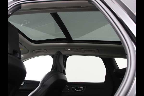 Volvo XC60 2.0 T6 Plug-in hybrid AWD Ultimate Dark | Bowers &Wilkins Premium Sound system | Navigatie Google | Paonarama dak | Camera | Extra Getint glas | Stoelen met massage functie