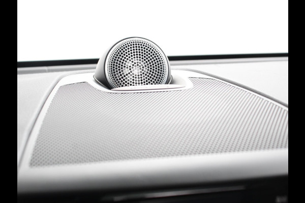 Volvo XC60 2.0 T6 Plug-in hybrid AWD Ultimate Dark | Bowers &Wilkins Premium Sound system | Navigatie Google | Paonarama dak | Camera | Extra Getint glas | Stoelen met massage functie