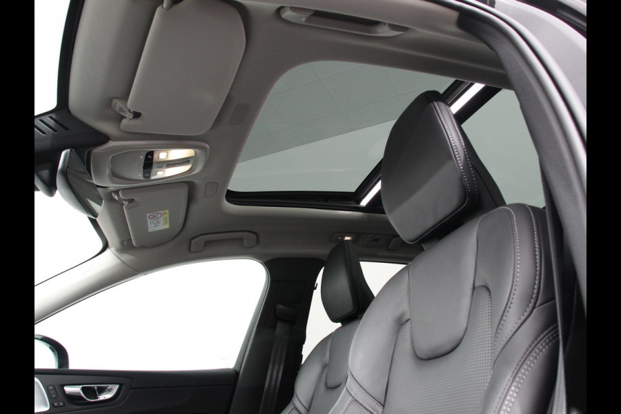 Volvo XC60 2.0 T6 Plug-in hybrid AWD Ultimate Dark | Bowers &Wilkins Premium Sound system | Navigatie Google | Paonarama dak | Camera | Extra Getint glas | Stoelen met massage functie