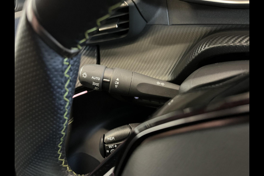 Peugeot 2008 1.2 PureTech 130 GT Cimate control Cruise control LED Achteruitrij camera Navigatie Parkeersensor achter