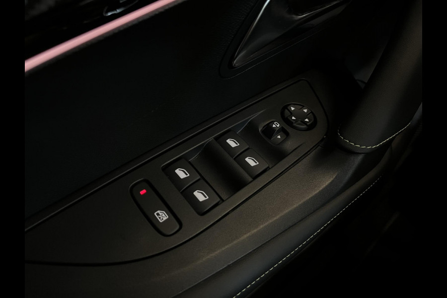 Peugeot 2008 1.2 PureTech 130 GT Cimate control Cruise control LED Achteruitrij camera Navigatie Parkeersensor achter