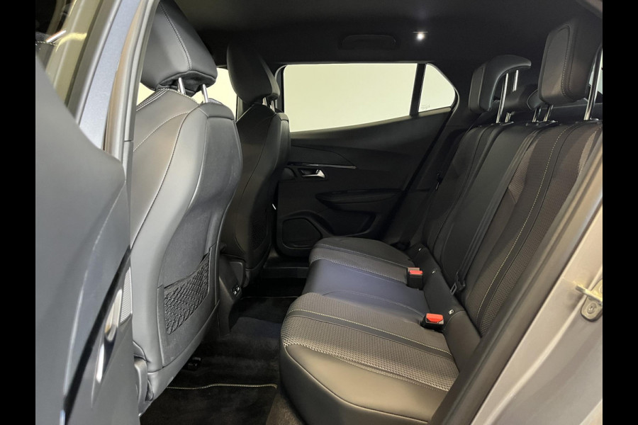 Peugeot 2008 1.2 PureTech 130 GT Cimate control Cruise control LED Achteruitrij camera Navigatie Parkeersensor achter
