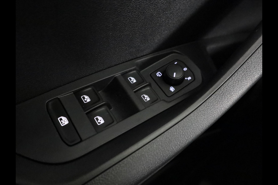 Škoda Karoq Sportline Business 1.5 TSI 150 pk 7 versn. DSG | Dode hoek sensoren | Adaptive Cruise Control | Elektrische achterklep