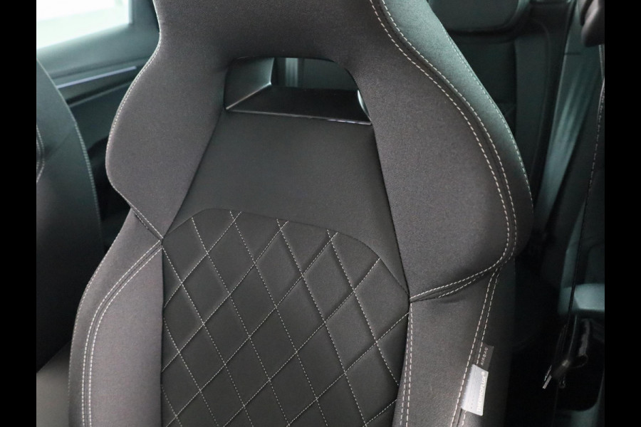 Škoda Karoq Sportline Business 1.5 TSI 150 pk 7 versn. DSG | Dode hoek sensoren | Adaptive Cruise Control | Elektrische achterklep