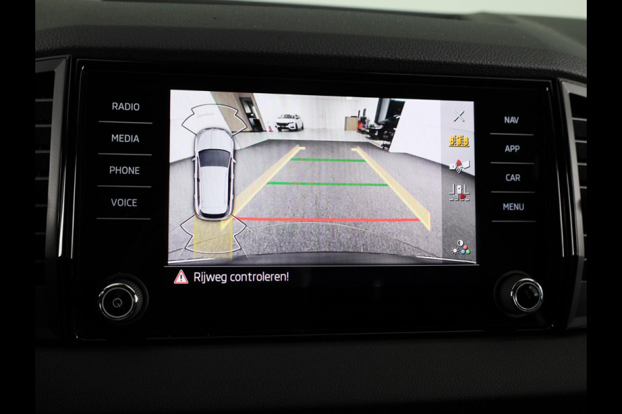 Škoda Karoq Sportline Business 1.5 TSI 150 pk 7 versn. DSG | Dode hoek sensoren | Adaptive Cruise Control | Elektrische achterklep