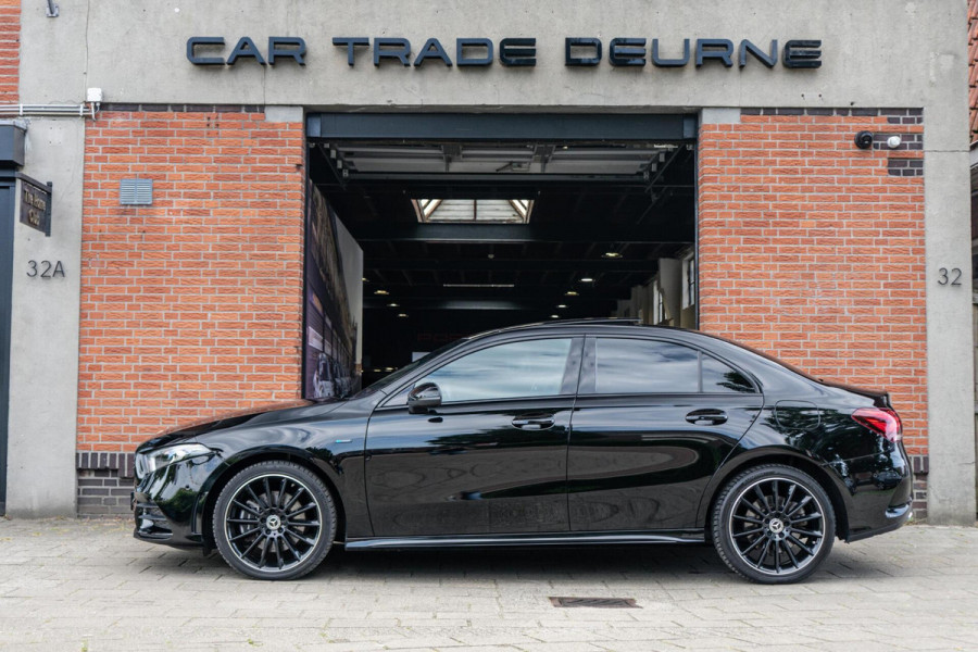 Mercedes-Benz A-Klasse 250 e AMG Pano / Camera / Ambi