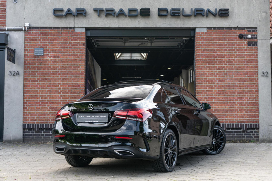 Mercedes-Benz A-Klasse 250 e AMG Pano / Camera / Ambi