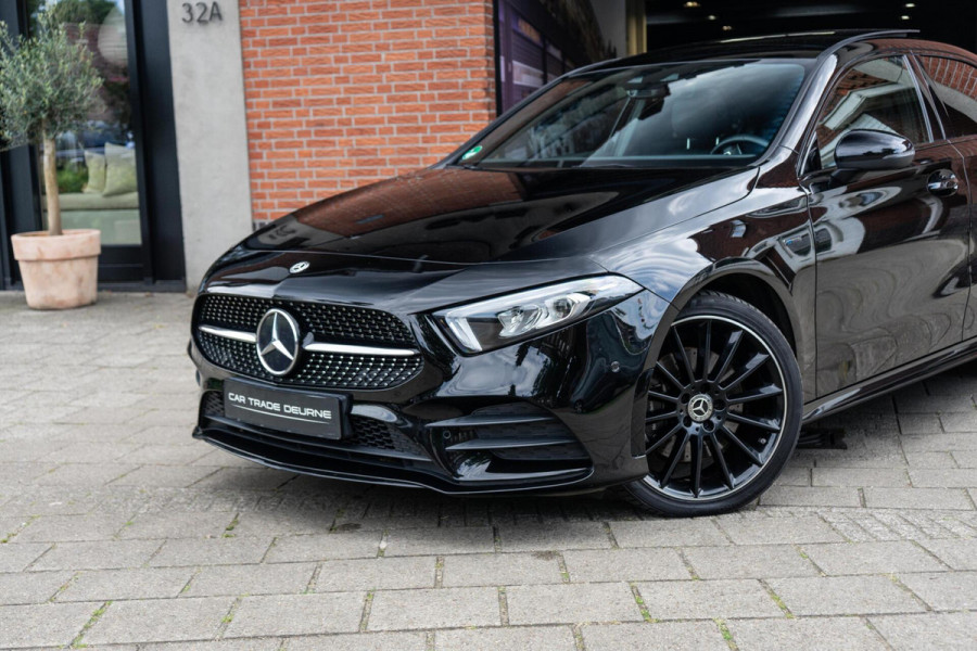 Mercedes-Benz A-Klasse 250 e AMG Pano / Camera / Ambi