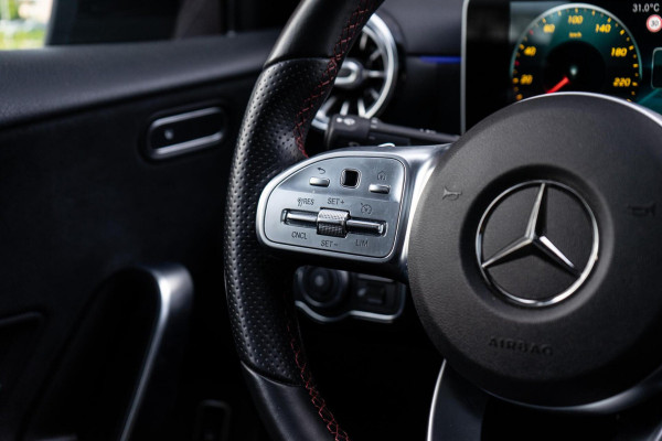 Mercedes-Benz A-Klasse 250 e AMG Pano / Camera / Ambi