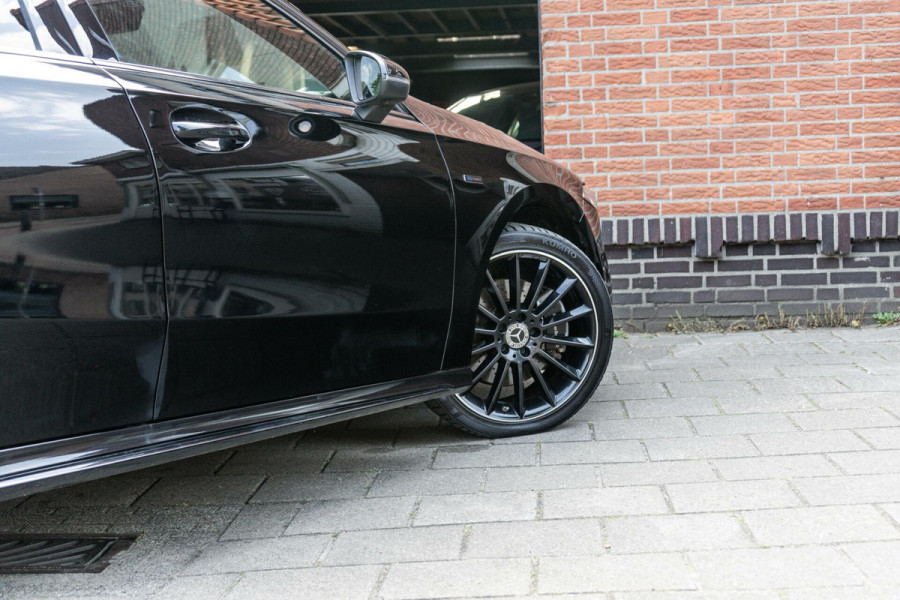 Mercedes-Benz A-Klasse 250 e AMG Pano / Camera / Ambi
