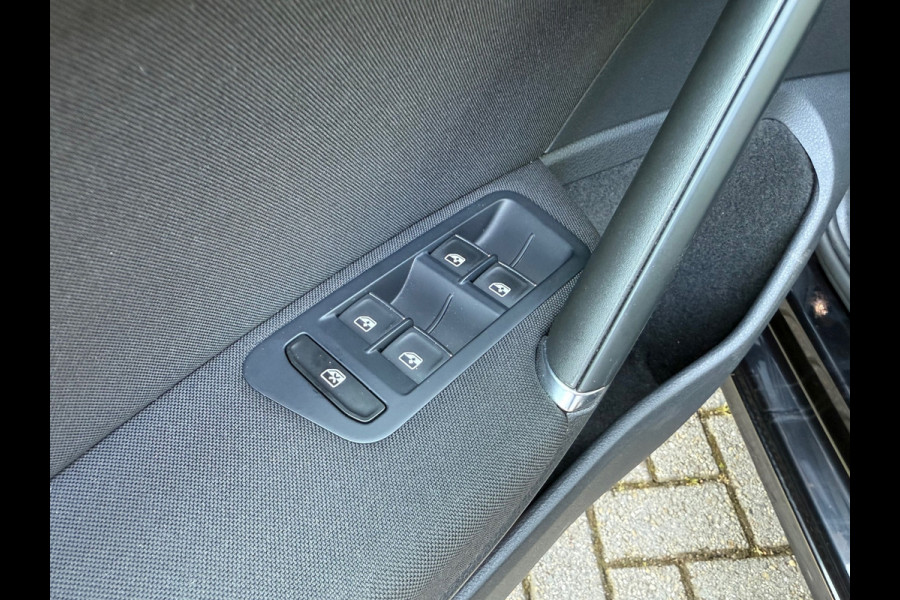Volkswagen GOLF Variant 1.5 TSI Highline - Automaat - Navi - Climate - Parkeerhulp - Org.NL