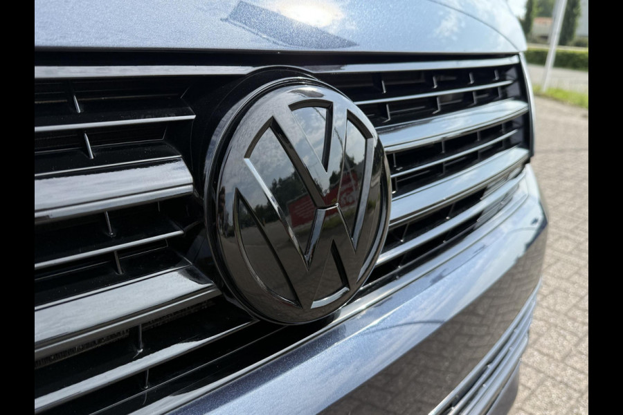 Volkswagen Transporter 2.0 TDI L2H1 Highline | AUTOMAAT | TREKHAAK | ACHTERUITRIJCAMERA |CLIMATE CONTROL | NAVIGATIE SYSTEEM |