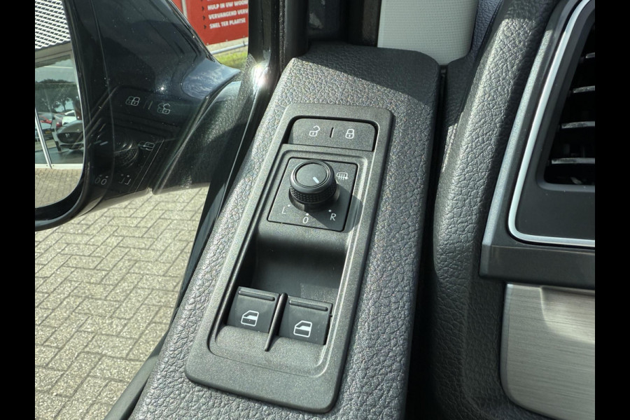 Volkswagen Transporter 2.0 TDI L2H1 Highline | AUTOMAAT | TREKHAAK | ACHTERUITRIJCAMERA |CLIMATE CONTROL | NAVIGATIE SYSTEEM |