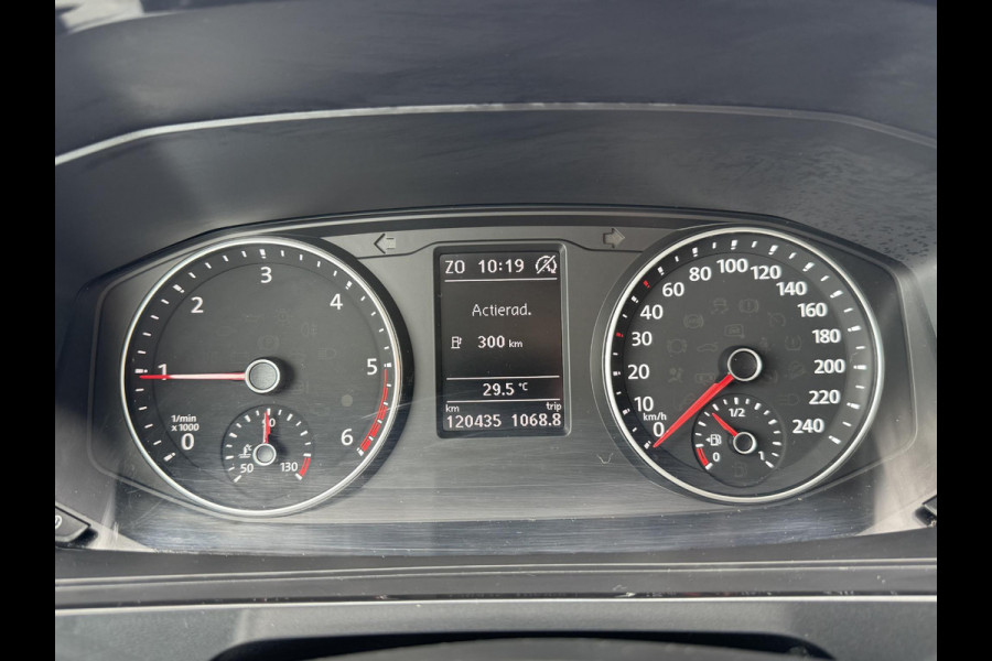 Volkswagen Transporter 2.0 TDI L2H1 Highline | AUTOMAAT | TREKHAAK | ACHTERUITRIJCAMERA |CLIMATE CONTROL | NAVIGATIE SYSTEEM |