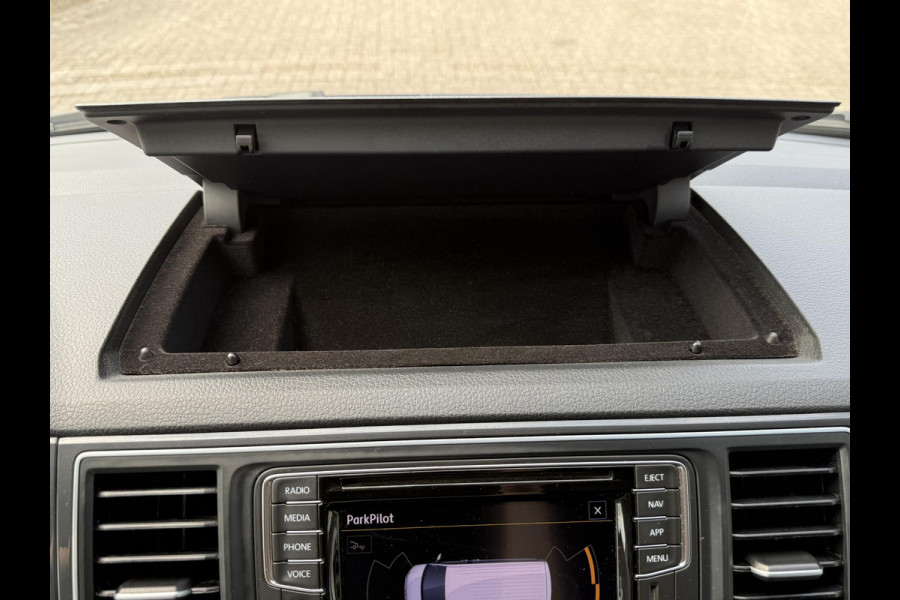 Volkswagen Transporter 2.0 TDI L2H1 Highline | AUTOMAAT | TREKHAAK | ACHTERUITRIJCAMERA |CLIMATE CONTROL | NAVIGATIE SYSTEEM |