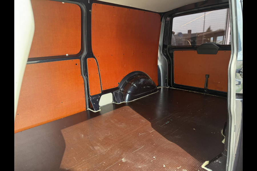 Volkswagen Transporter 2.0 TDI L2H1 Highline | AUTOMAAT | TREKHAAK | ACHTERUITRIJCAMERA |CLIMATE CONTROL | NAVIGATIE SYSTEEM |