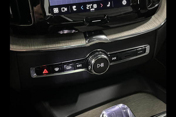 Volvo XC60 2.0 T6 Plug-in hybrid AWD Plus Dark Open dak | Harman/Kardon | Adapt. Cruise c. | Stoel-/Stuur verwarming