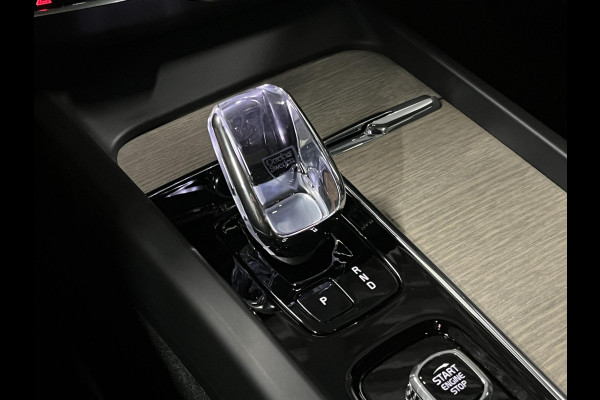 Volvo XC60 2.0 T6 Plug-in hybrid AWD Plus Dark Open dak | Harman/Kardon | Adapt. Cruise c. | Stoel-/Stuur verwarming