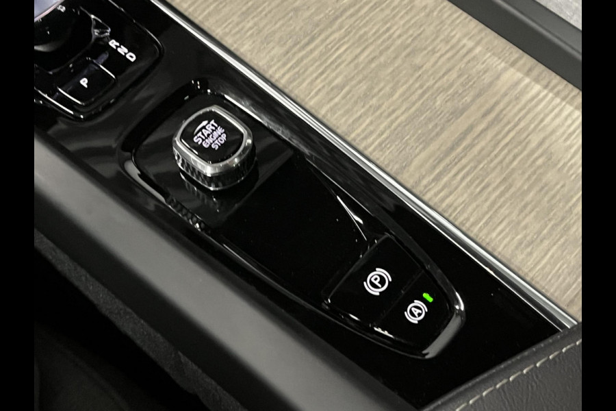 Volvo XC60 2.0 T6 Plug-in hybrid AWD Plus Dark Open dak | Harman/Kardon | Adapt. Cruise c. | Stoel-/Stuur verwarming