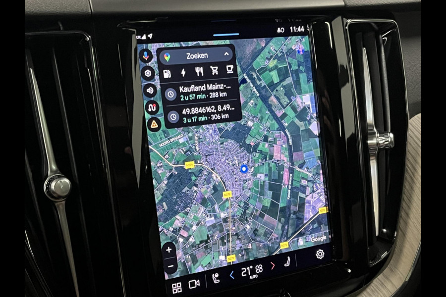 Volvo XC60 2.0 T6 Plug-in hybrid AWD Plus Dark Open dak | Harman/Kardon | Adapt. Cruise c. | Stoel-/Stuur verwarming