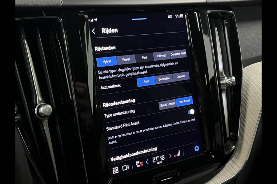 Volvo XC60 2.0 T6 Plug-in hybrid AWD Plus Dark Open dak | Harman/Kardon | Adapt. Cruise c. | Stoel-/Stuur verwarming