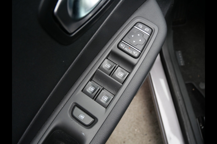 Renault Captur 1.2 TCe INTENS | AUTOMAAT | TREKHAAK | KEYLESS | CAMERA | R-LINK | ALL-SEASON
