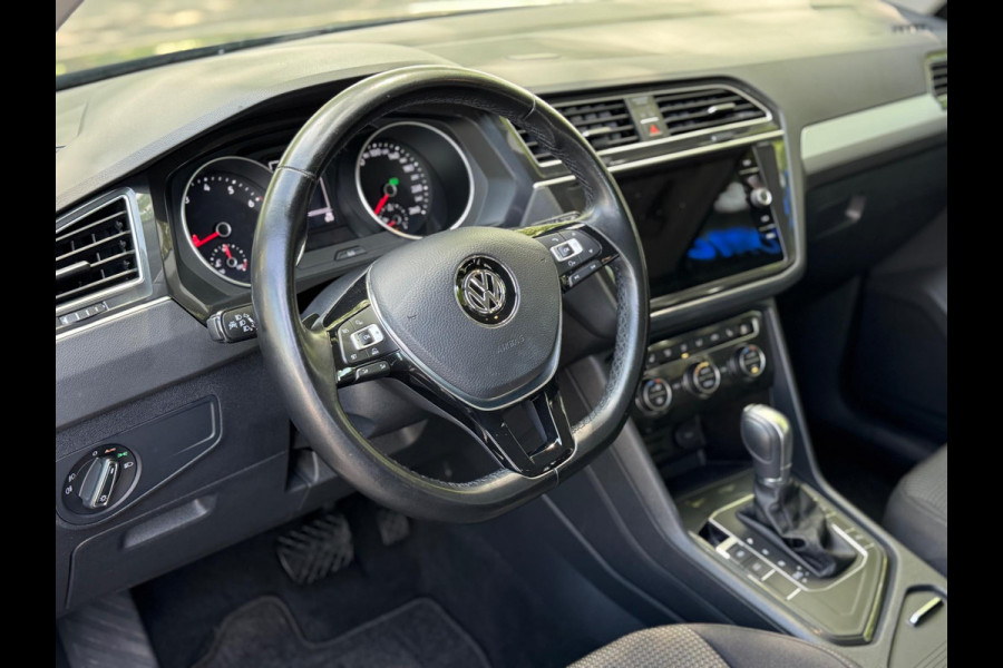 Volkswagen Tiguan 1.4 TSI ACT Aut Lane ass Volledig onderhouden Navi Apple CarPlay Stoel vw Nieuwe APK Perfecte conditie
