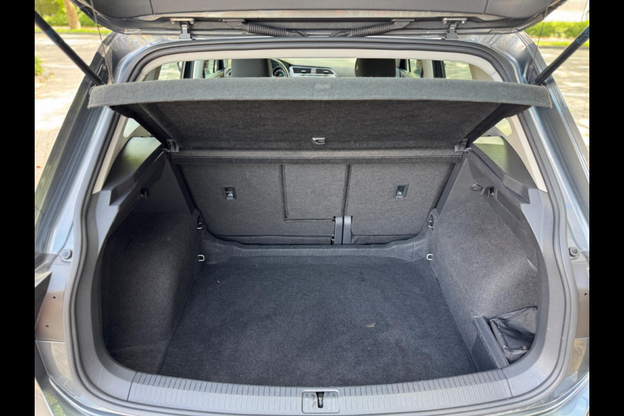 Volkswagen Tiguan 1.4 TSI ACT Aut Lane ass Volledig onderhouden Navi Apple CarPlay Stoel vw Nieuwe APK Perfecte conditie