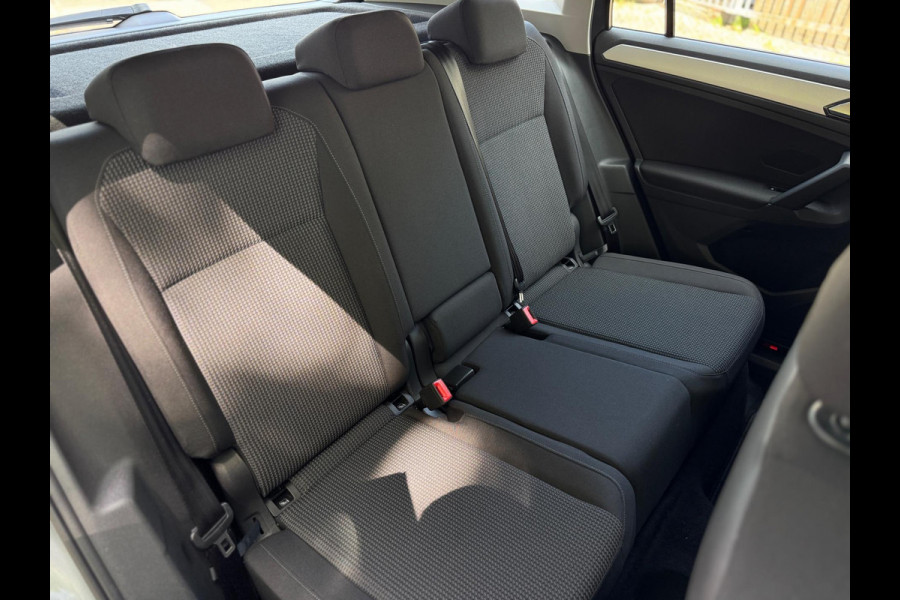 Volkswagen Tiguan 1.4 TSI ACT Aut Lane ass Volledig onderhouden Navi Apple CarPlay Stoel vw Nieuwe APK Perfecte conditie