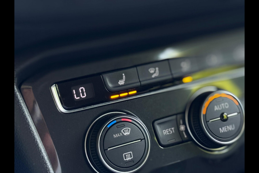 Volkswagen Tiguan 1.4 TSI ACT Aut Lane ass Volledig onderhouden Navi Apple CarPlay Stoel vw Nieuwe APK Perfecte conditie