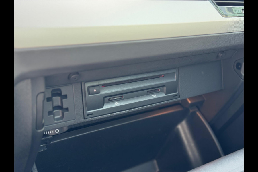Volkswagen Tiguan 1.4 TSI ACT Aut Lane ass Volledig onderhouden Navi Apple CarPlay Stoel vw Nieuwe APK Perfecte conditie