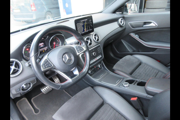 Mercedes-Benz CLA-Klasse 180 AMG Leer Navi Camera Pano
