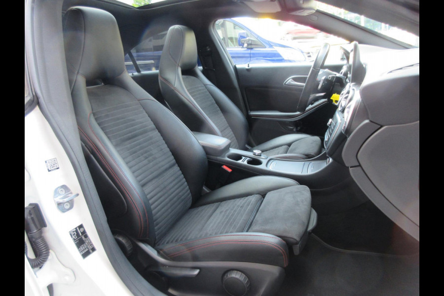 Mercedes-Benz CLA-Klasse 180 AMG Leer Navi Camera Pano