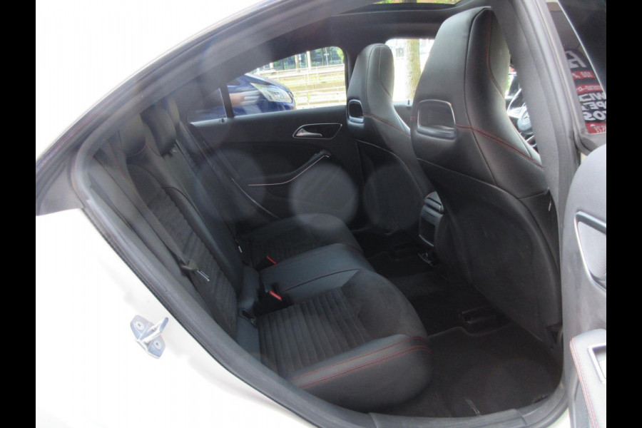 Mercedes-Benz CLA-Klasse 180 AMG Leer Navi Camera Pano