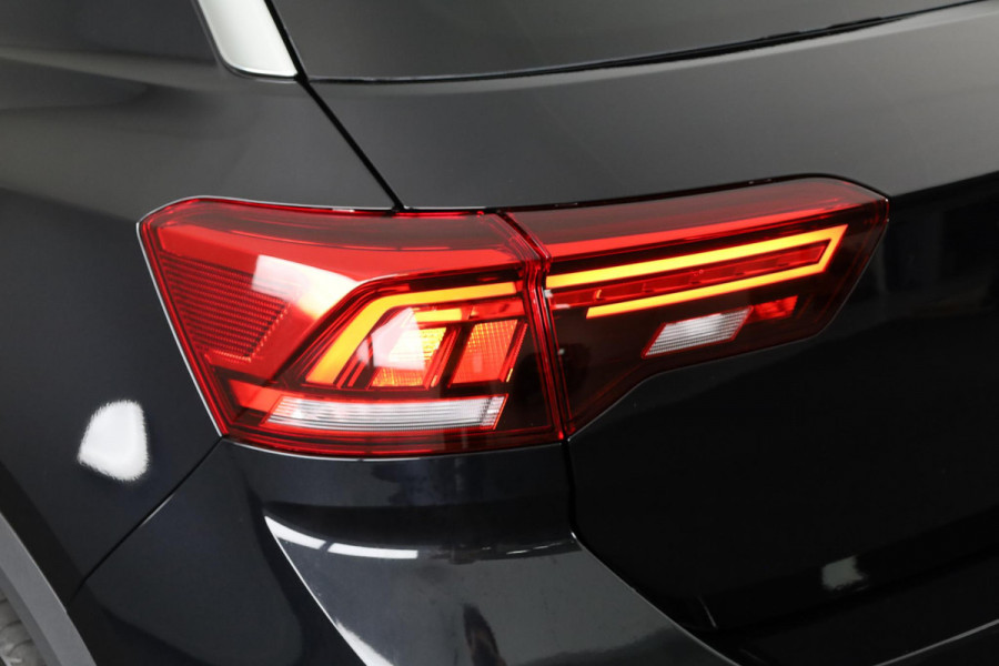 Volkswagen T-Roc R-Line-Edition 1.5 110 kW / 150 pk TSI SUV 7 versn